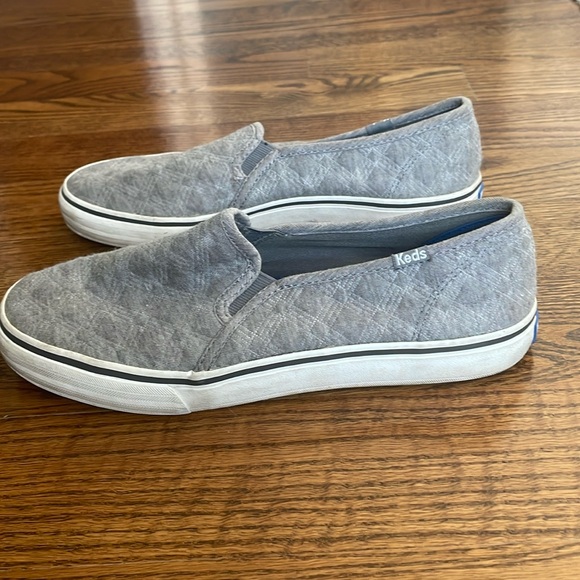 Keds Slip On Casual Sneakers Size 8.5 Light Gray Quilted Shoes Cute Classic - Picture 2 of 7
